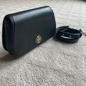 Tory Burch clutch/crossbody. Excellent condition. Black, 8x5.